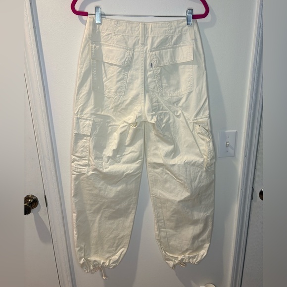 Levi’s Women’s ‘94 Baggy Cargo Pants in Cream/White #15 - Picture 2 of 7